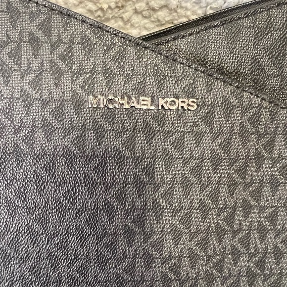 Michael Kors Jet Set Large Logo Shoulder Bag - Picture 3 of 8